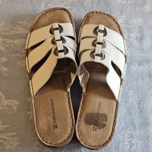 Naturalizer White Sandals with Silvertone Embelishments Size 10W